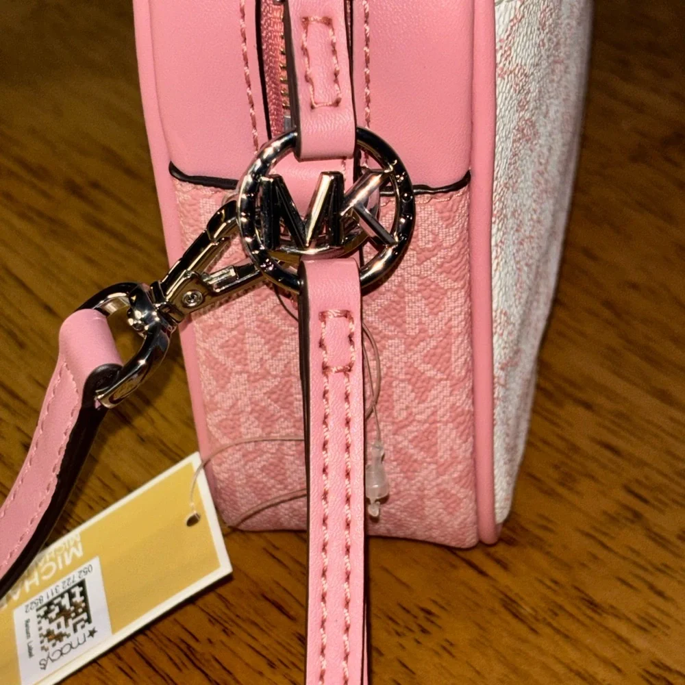 Michael Kors logo large East West camera crossbody bag. - Picture 5 of 11